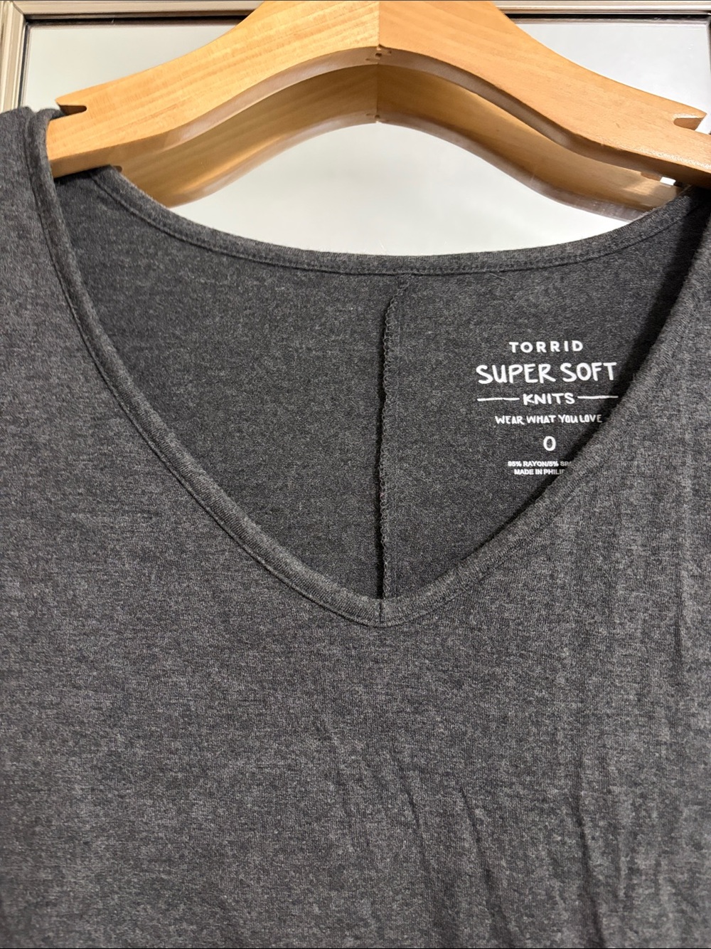 torrid super soft knits size 0 Large 12 Charcoal V-Neck Short Sleeve Tee - Picture 5 of 7